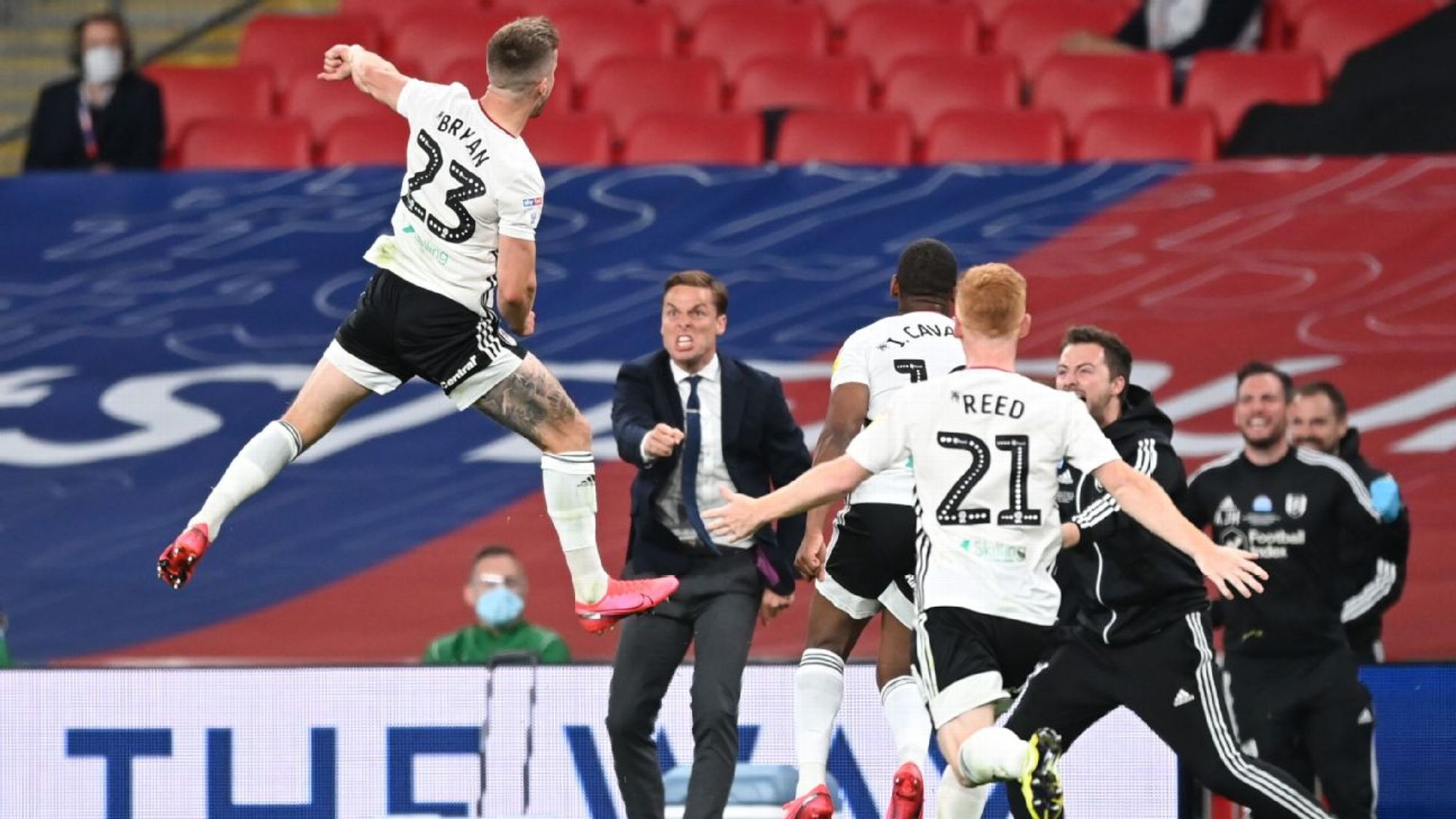 羽毛球场上 羽毛球场上