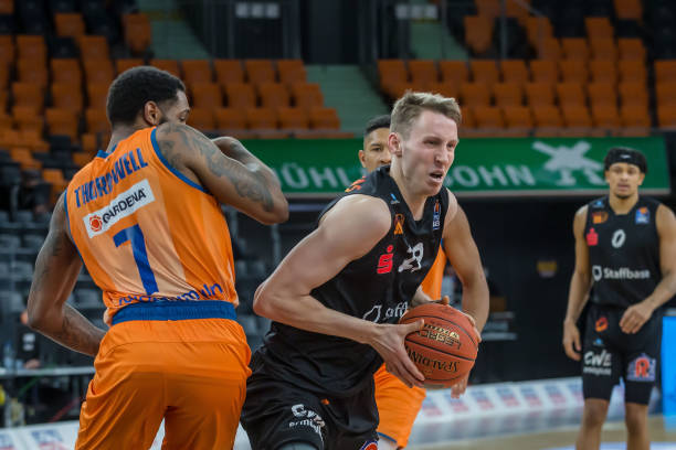 地区经济和 地区经济和