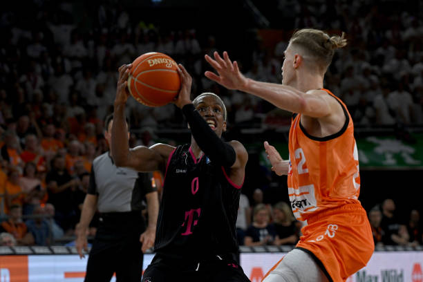 利的边路突 利的边路突